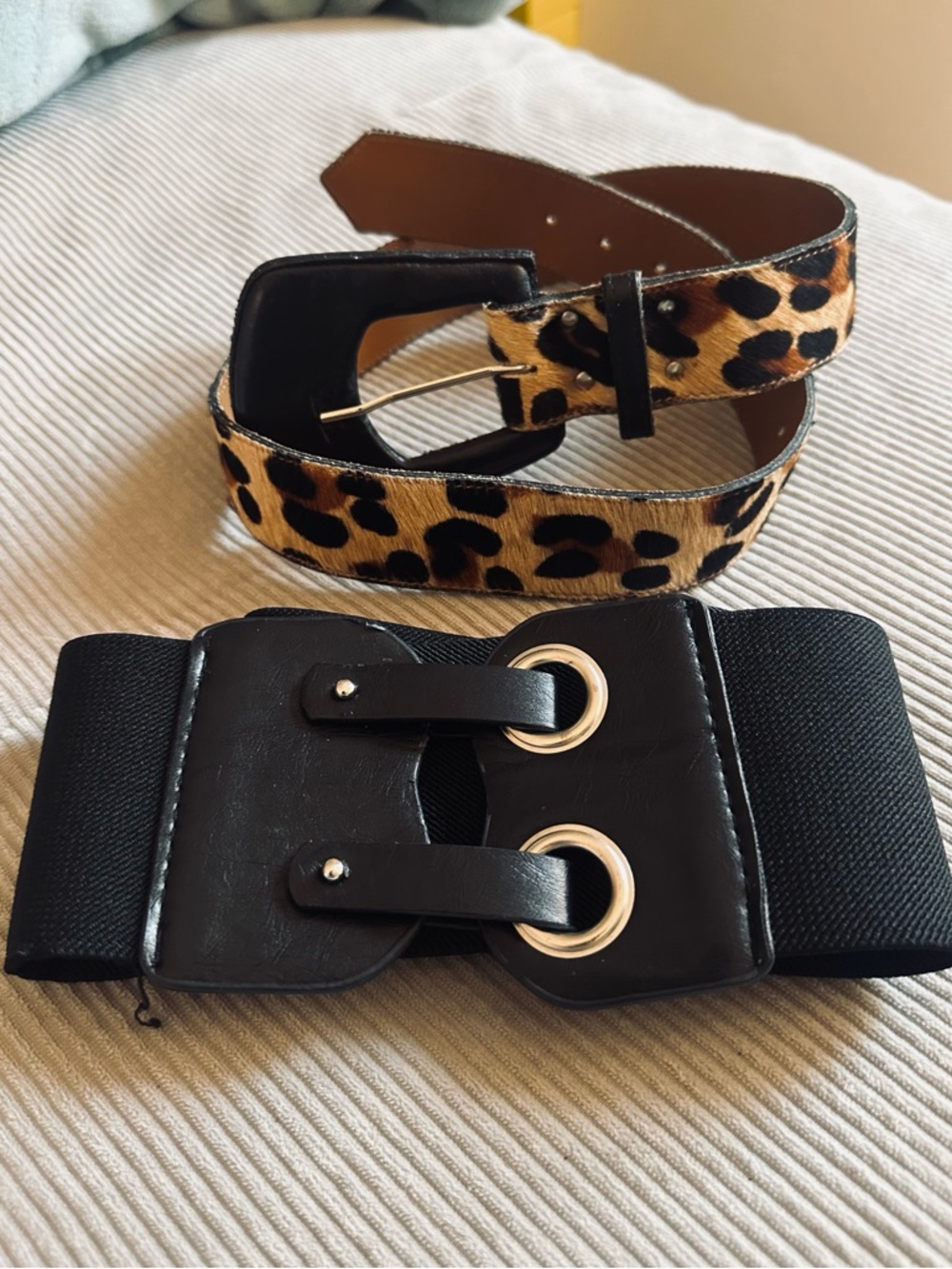 Leopard Print Women’s Belt & Black Elastic Waist Cinch Belt Size Small Set of 2